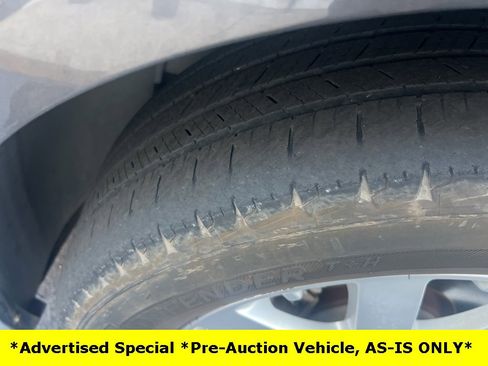 Used 2015 Chrysler Town & Country Touring image 20