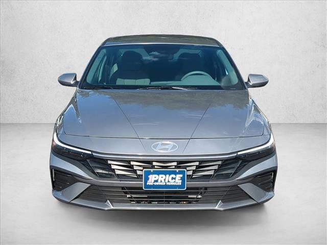 Used 2026 Hyundai Elantra Hybrid FWD image 2