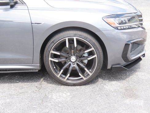 Used 2021 Volkswagen Passat 2.0T R-Line image 9