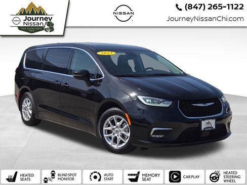 Used 2023 Chrysler Pacifica Touring-L FWD image 1