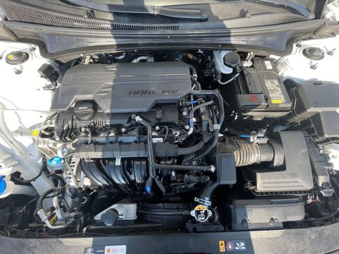 Used 2025 Hyundai Elantra SEL image 32