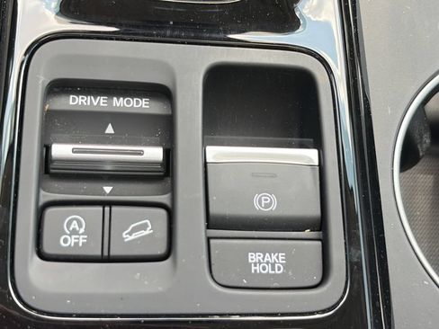 Certified 2025 Honda Pilot Touring image 23