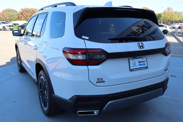 New 2026 Honda Pilot Touring image 8