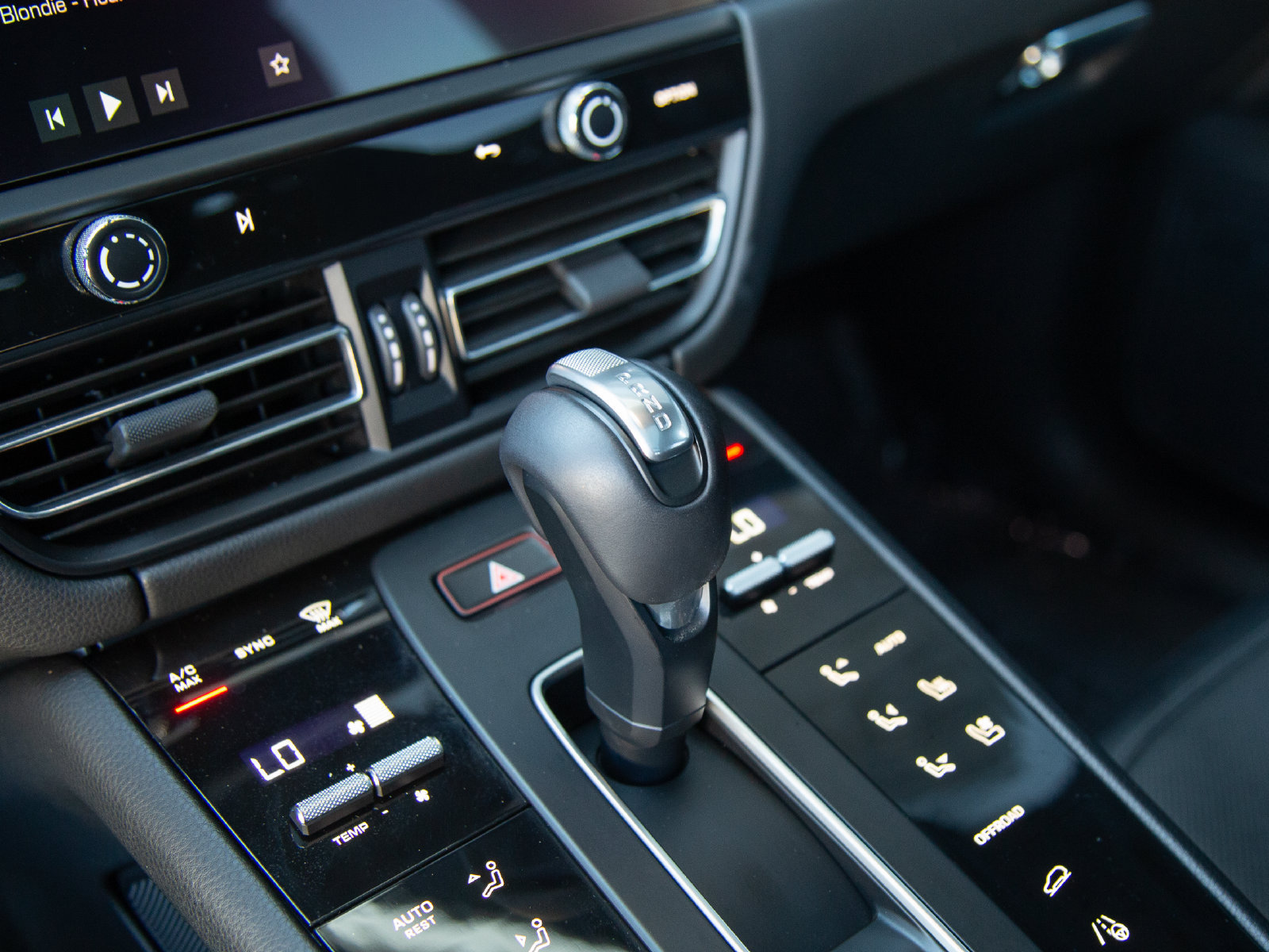 Used 2026 Porsche Macan AWD/4WD image 22