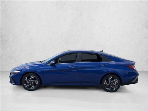 Used 2024 Hyundai Elantra SEL w/ Convenience Package image 9