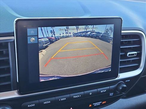 Certified 2025 Hyundai Venue SEL image 18