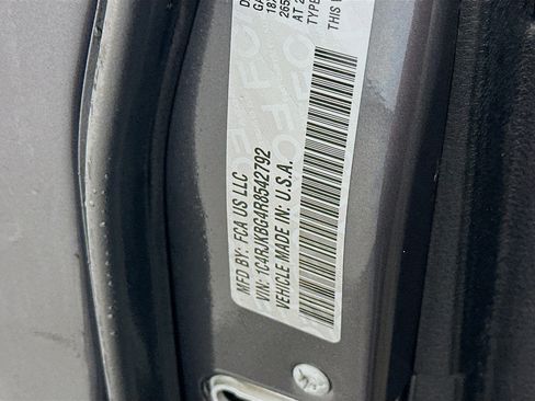 Used 2024 Jeep Grand Cherokee L Limited w/ Luxury Tech Group II image 12