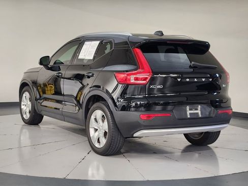 Used 2020 Volvo XC40 T4 Momentum FWD image 7
