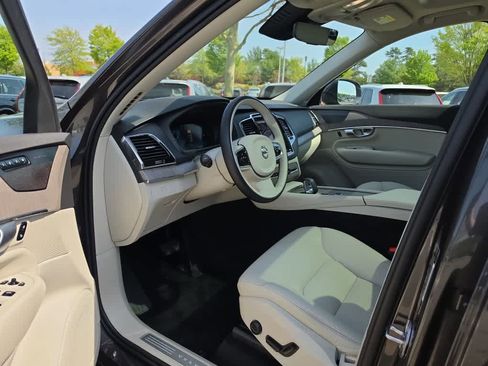 Used 2023 Volvo XC90 B6 Plus w/ Protection Package Premier AWD/4WD image 12