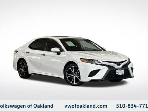 Used 2019 Toyota Camry SE w/ Audio Package FWD image 1