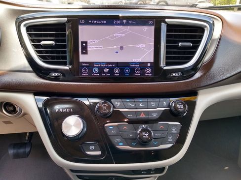 Certified 2019 Chrysler Pacifica Touring-L Plus w/ Advanced Safetytec Group FWD image 22