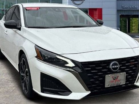 Used 2024 Nissan Altima 2.5 SR image 1