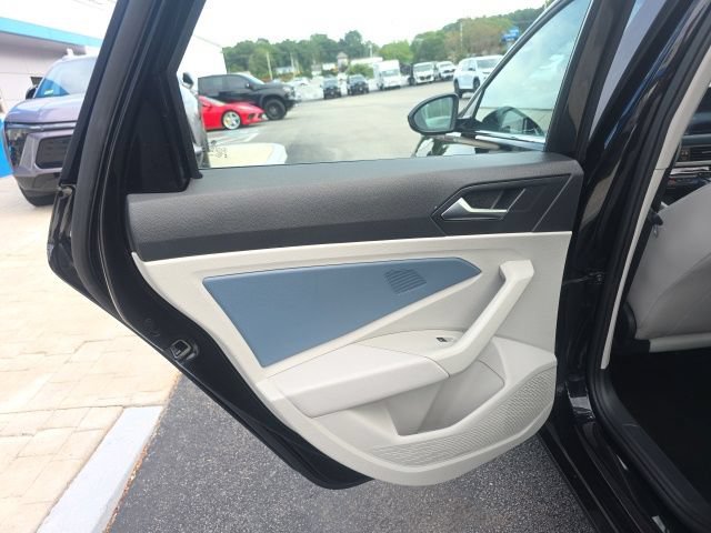 Used 2025 Volkswagen Jetta SE FWD image 22
