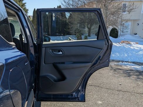 Used 2024 Nissan Rogue SV image 12