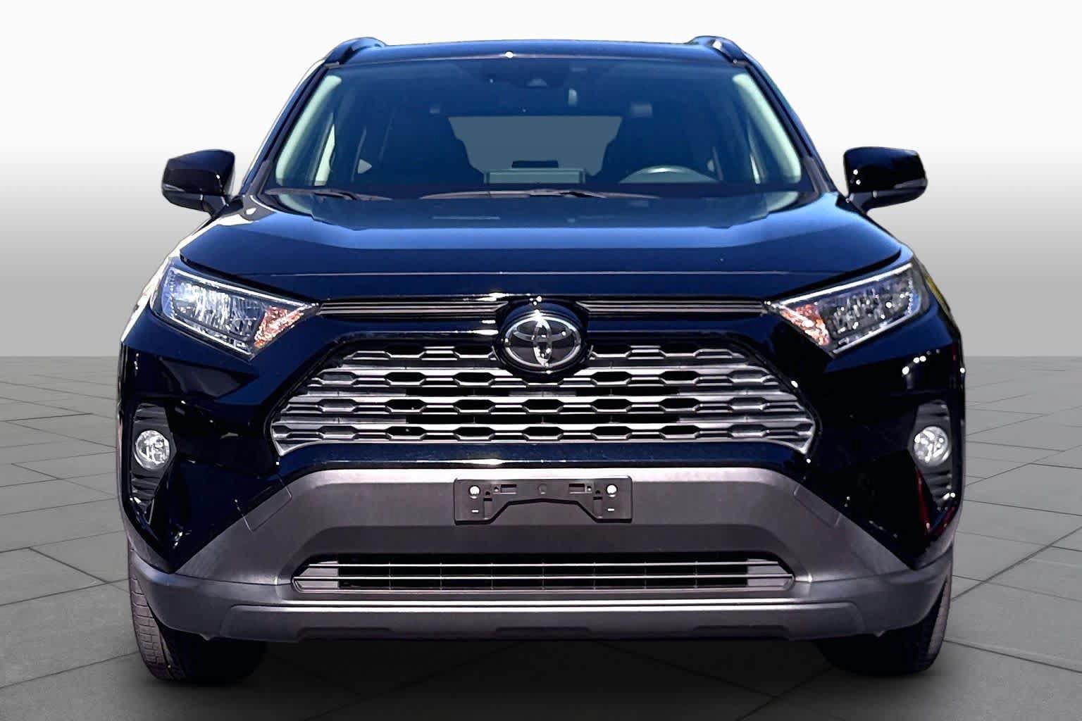 Used 2019 Toyota RAV4 XLE Premium w/ Cold Weather Package AWD/4WD image 4