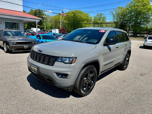 Used 2019 Jeep Grand Cherokee Laredo AWD/4WD image 1