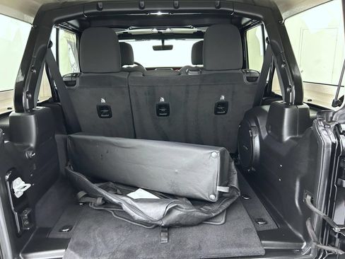 Used 2020 Jeep Wrangler Unlimited Rubicon AWD/4WD image 22
