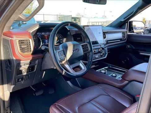 Used 2024 Ford Expedition Limited image 16