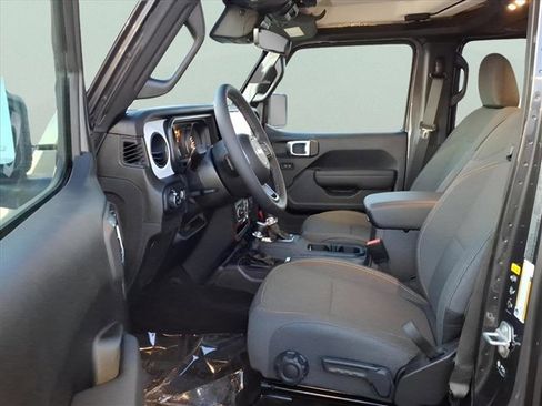 New 2025 Jeep Gladiator Sport image 8