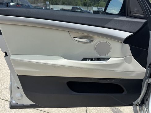 Used 2017 BMW 535i Gran Turismo RWD image 13