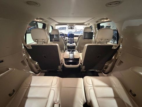Used 2019 Lincoln Navigator L Reserve AWD/4WD image 16