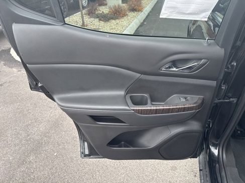 Used 2023 GMC Acadia Denali image 16