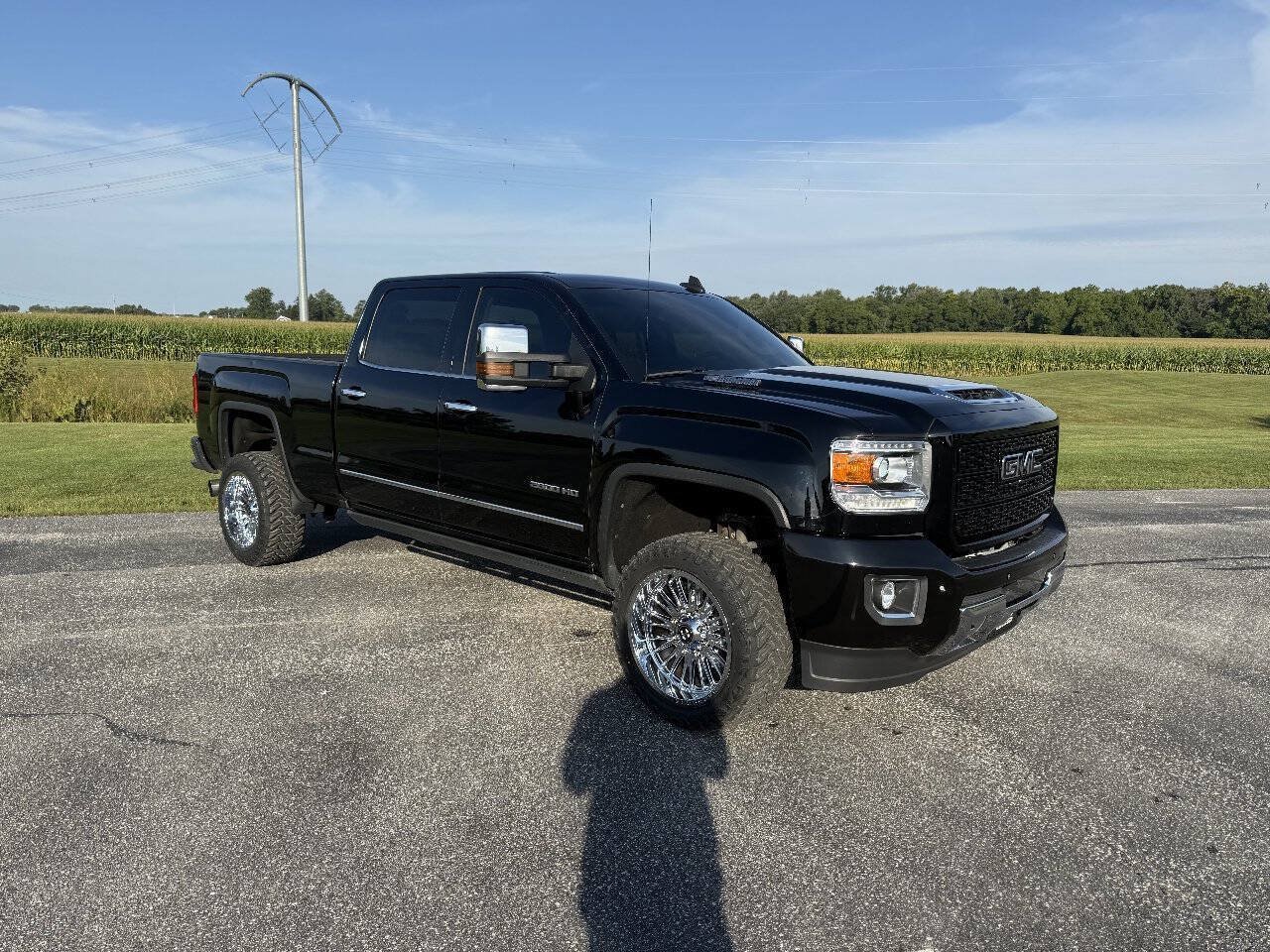Used 2019 GMC Sierra 2500 SLT w/ Duramax Plus Package AWD/4WD image 4