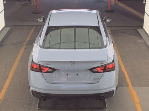 Used 2024 Nissan Altima 2.0 SR FWD image 3