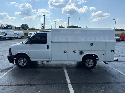 Used 2017 Chevrolet Express 3500 RWD image 3