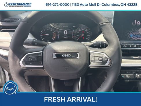 Used 2025 Jeep Compass Limited image 19