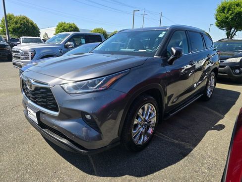 Used 2023 Toyota Highlander Limited AWD/4WD image 1