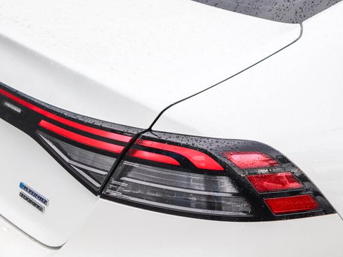 Used 2024 Honda Accord Touring image 9