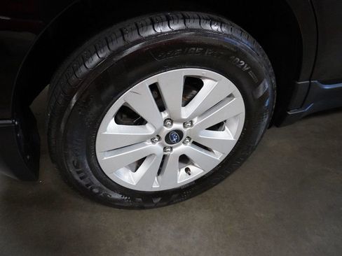 Used 2017 Subaru Outback 2.5i Premium image 5