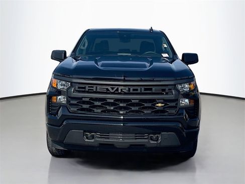 Used 2025 Chevrolet Silverado 1500 Custom image 2