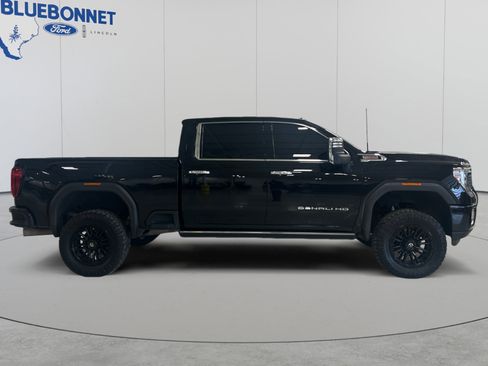 Used 2022 GMC Sierra 2500 Denali w/ Denali Black Diamond Edition AWD/4WD image 3