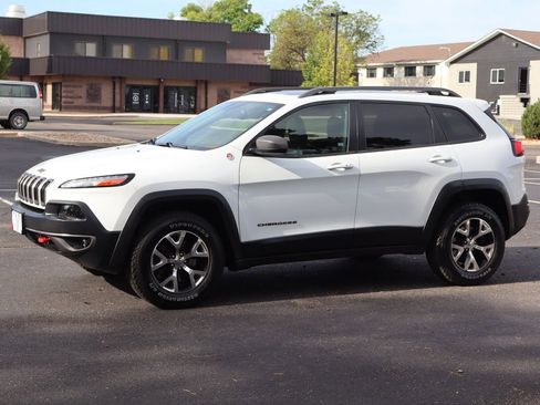 Used 2015 Jeep Cherokee Trailhawk w/ Comfort/Convenience Group AWD/4WD image 10