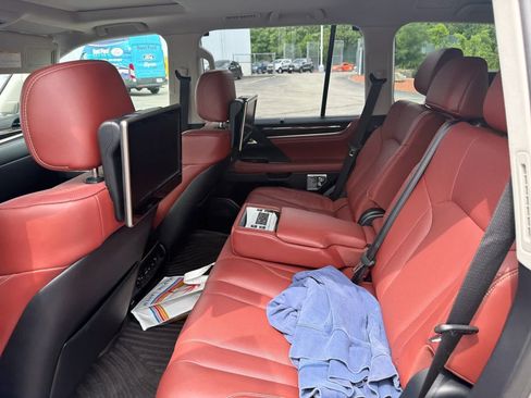Used 2019 Lexus LX 570 4WD w/ Luxury Package image 5