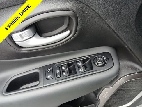 Certified 2023 Jeep Renegade Latitude AWD/4WD image 28