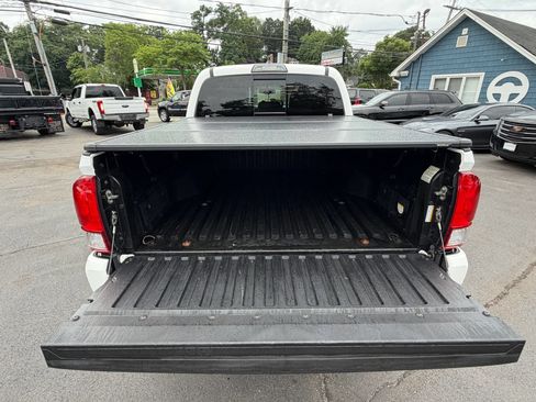 Used 2017 Toyota Tacoma SR AWD/4WD image 24
