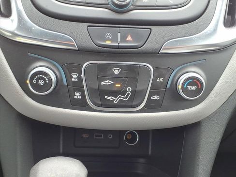 Used 2022 Chevrolet Equinox LS w/ LS Convenience Package image 20