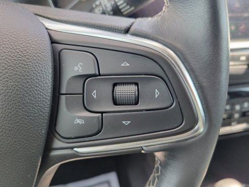 Used 2021 Buick Encore GX Select w/ Sport Touring Package FWD image 17