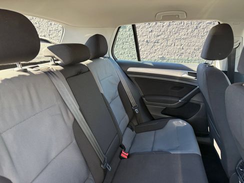 Used 2016 Volkswagen e-Golf SE w/ DC Fast Charging Package image 15