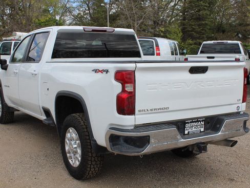 Used 2022 Chevrolet Silverado 2500 LT w/ Convenience Package AWD/4WD image 6