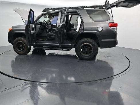 Used 2010 Toyota 4Runner SR5 AWD/4WD image 28