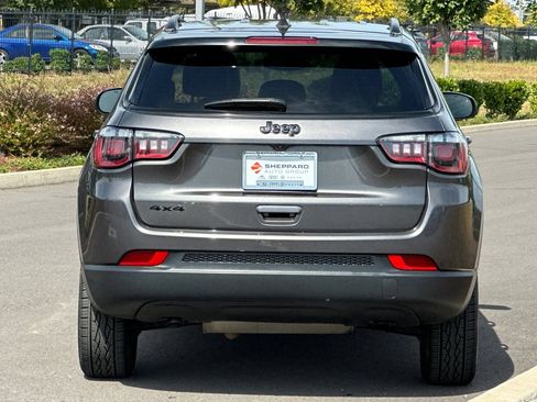 Used 2023 Jeep Compass Latitude w/ Convenience Group AWD/4WD image 4