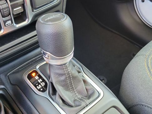 New 2025 Jeep Gladiator Sport AWD/4WD image 32
