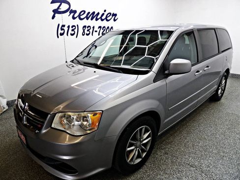 Used 2016 Dodge Grand Caravan SE FWD image 1