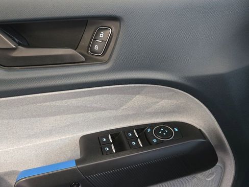 New 2025 Ford Maverick XLT w/ XLT Luxury Package FWD image 9