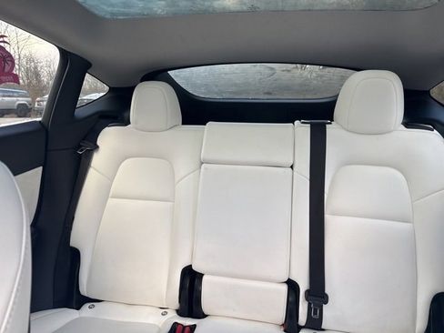 Used 2021 Tesla Model Y Long Range image 9
