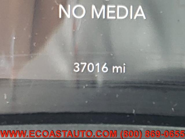 Used 2020 Dodge Challenger SXT w/ Blacktop Package RWD image 8